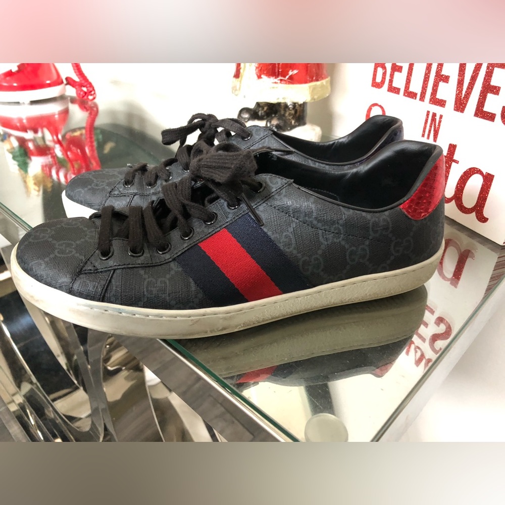 Men’s gently loved Gucci sneakers. Awesome colors 🩵 - Picture 3 of 10